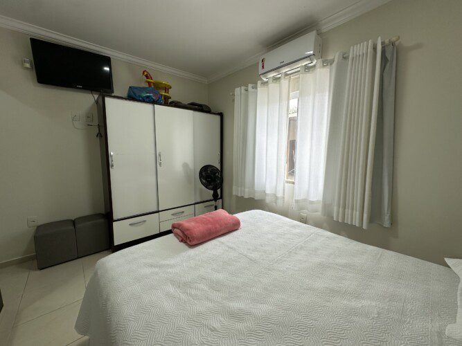 Casa com 4 Suites a Poucos Metros da Praia de Mariscal para Locacao de Temporada 10 scaled - Aluguéis de verão em Bombinhas SC