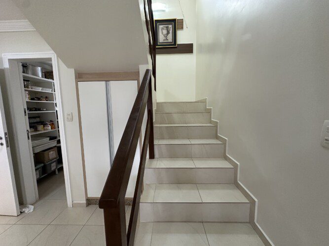 Casa com 4 Suites a Poucos Metros da Praia de Mariscal para Locacao de Temporada 12 scaled - Aluguéis de verão em Bombinhas SC