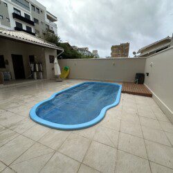 Casa com 4 Suites a Poucos Metros da Praia de Mariscal para Locacao de Temporada 28 scaled - Aluguéis de verão em Bombinhas SC