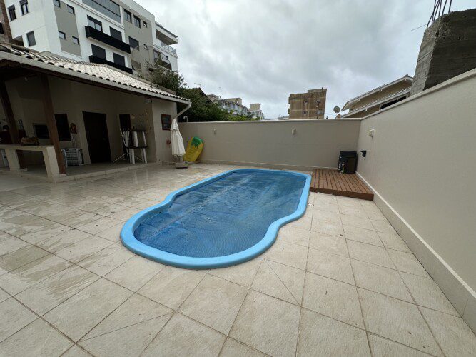 Casa com 4 Suites a Poucos Metros da Praia de Mariscal para Locacao de Temporada 28 scaled - Aluguéis de verão em Bombinhas SC