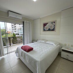 Casa com 4 Suites a Poucos Metros da Praia de Mariscal para Locacao de Temporada 3 scaled - Aluguéis de verão em Bombinhas SC