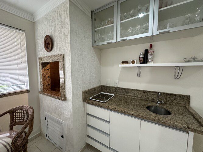 Casa com 4 Suites a Poucos Metros da Praia de Mariscal para Locacao de Temporada 5 scaled - Aluguéis de verão em Bombinhas SC