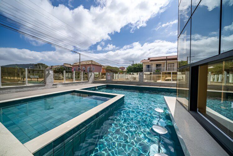 Com área de lazer, apto para locação de temporada à 100 metros do mar na Praia do Mariscal! (2) - Aluguéis de verão em Bombinhas SC