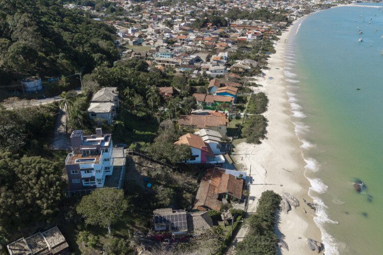 DJI 20250811140352 0790 D scaled - Aluguéis de verão em Bombinhas SC