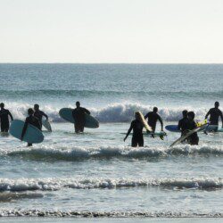 Aulas de surf em bombinhas 1 scaled - Aluguéis de verão em Bombinhas SC