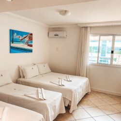 SUÍTE 4 COM CAMA AUXILIAR - Aluguéis de verão em Bombinhas SC